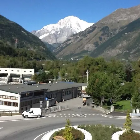 Mansarda Monte Bianco * La Salle